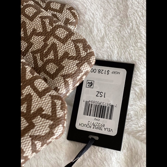 ✨🆕✨Brand New DKNY 3pcs Pouch Set - Picture 3 of 8